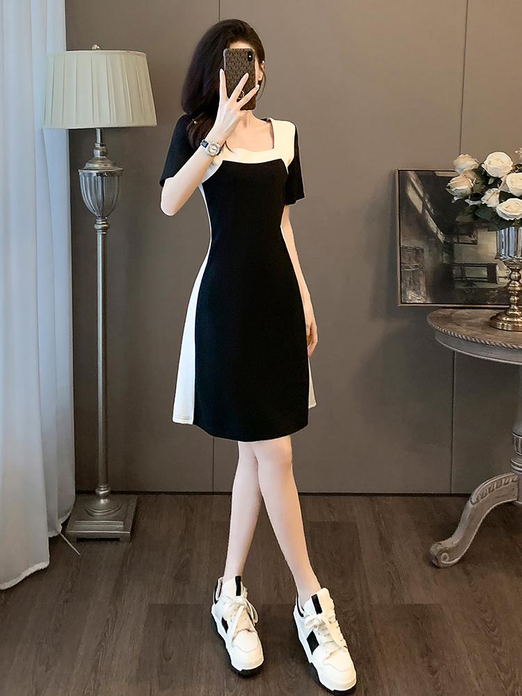 OD614: Đầm đen đẹp cổ vuông màu đen cổ điển cao cấp