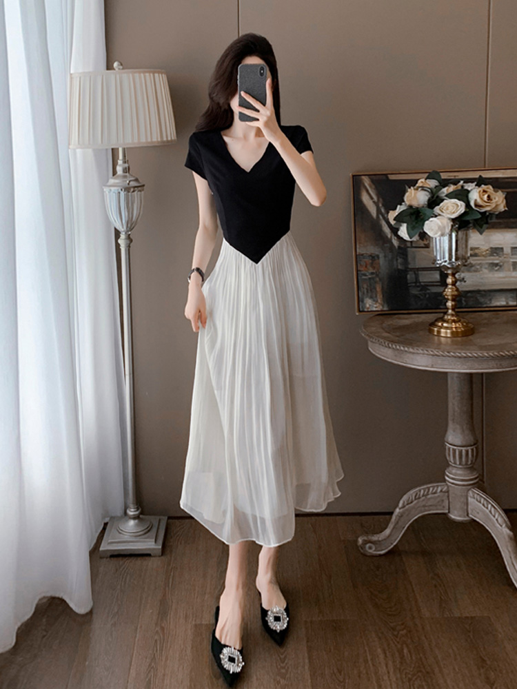 OD745: Váy thiết kế cổ chữ V màu đen khí chất cao cấp