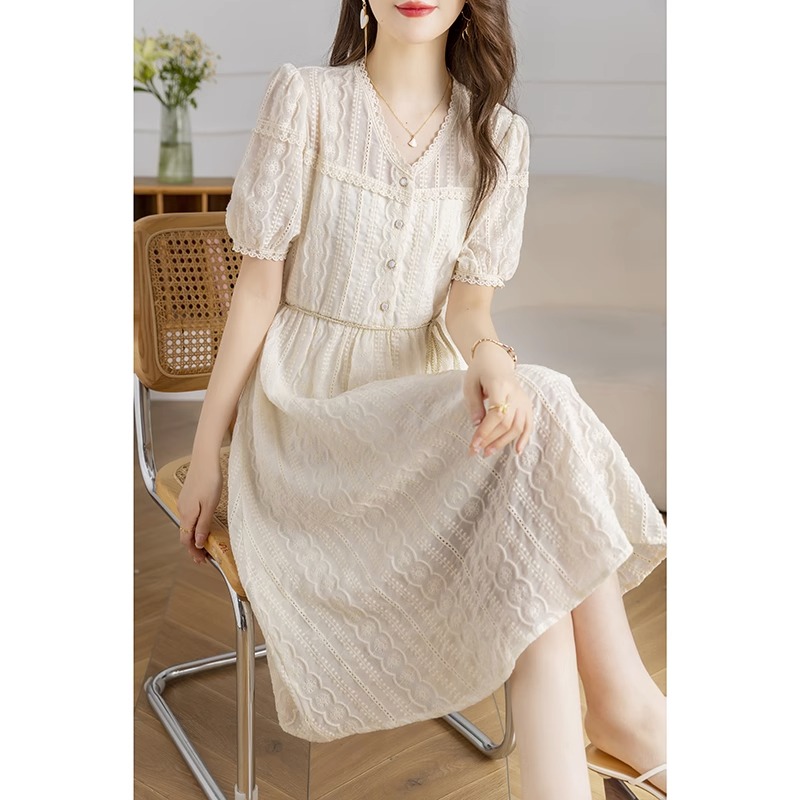 Mã B674: đầm váy mùa hè ngắn tay cao cấp