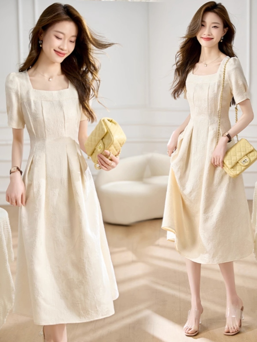 OD566: Đầm hoa trung niên cổ vuông cao cấp thanh lịch