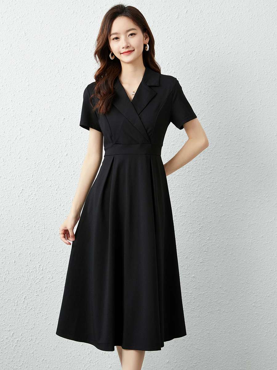 Mã B998: đầm đen cổ vest sang trọng