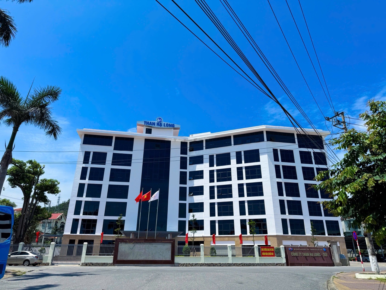 THAN HẠ LONG - CHĂM LO SỨC KHỎE ĐỂ THỢ MỎ YÊN TÂM GẮN BÓ