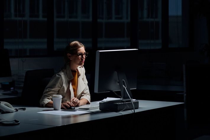 9 cách giảm buồn ngủ khi làm việc: Tỉnh táo không cần cà phê?