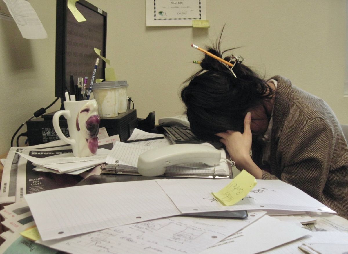 Kiệt sức nơi làm việc: Căn bệnh thời đại đang nuốt chửng người lao động như thế nào?