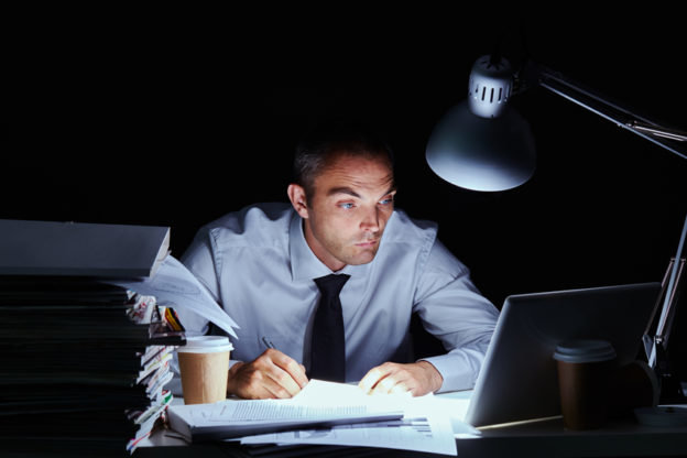 Thức khuya nhiều có ảnh hưởng tới trí nhớ không? Cách khắc phục đơn giản bạn nên thử ngay