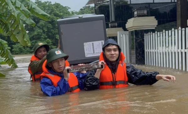 Chuẩn bị chống bão: Đừng để bản thân gục ngã vì thiếu ngủ, mệt mỏi thức đêm chống bão