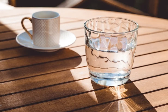 Uống 7–8 ly cà phê, trà và nước mỗi ngày giúp sống lâu hơn?