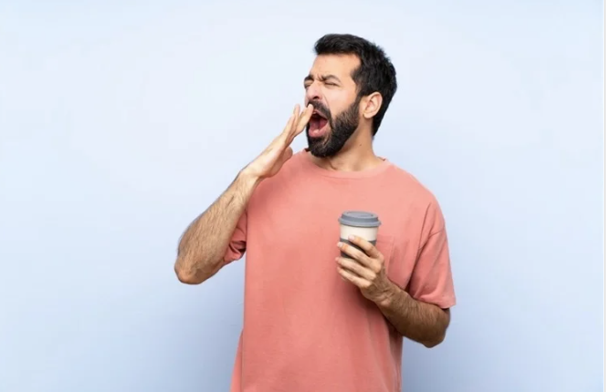 Vì sao bạn có thể cảm thấy buồn ngủ sau khi uống cà phê?