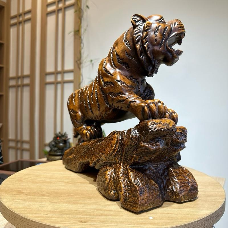 Tượng Hổ Phong Thủy Sơn Giả Gỗ 37x13x27cm – Trấn Trạch, Chiêu Tài, Hổ Gầm Sơn Hà