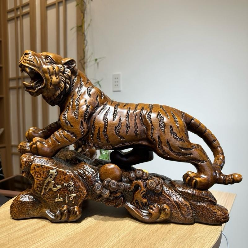 Tượng Hổ Phong Thủy Sơn Giả Gỗ 37x13x27cm – Trấn Trạch, Chiêu Tài, Hổ Gầm Sơn Hà