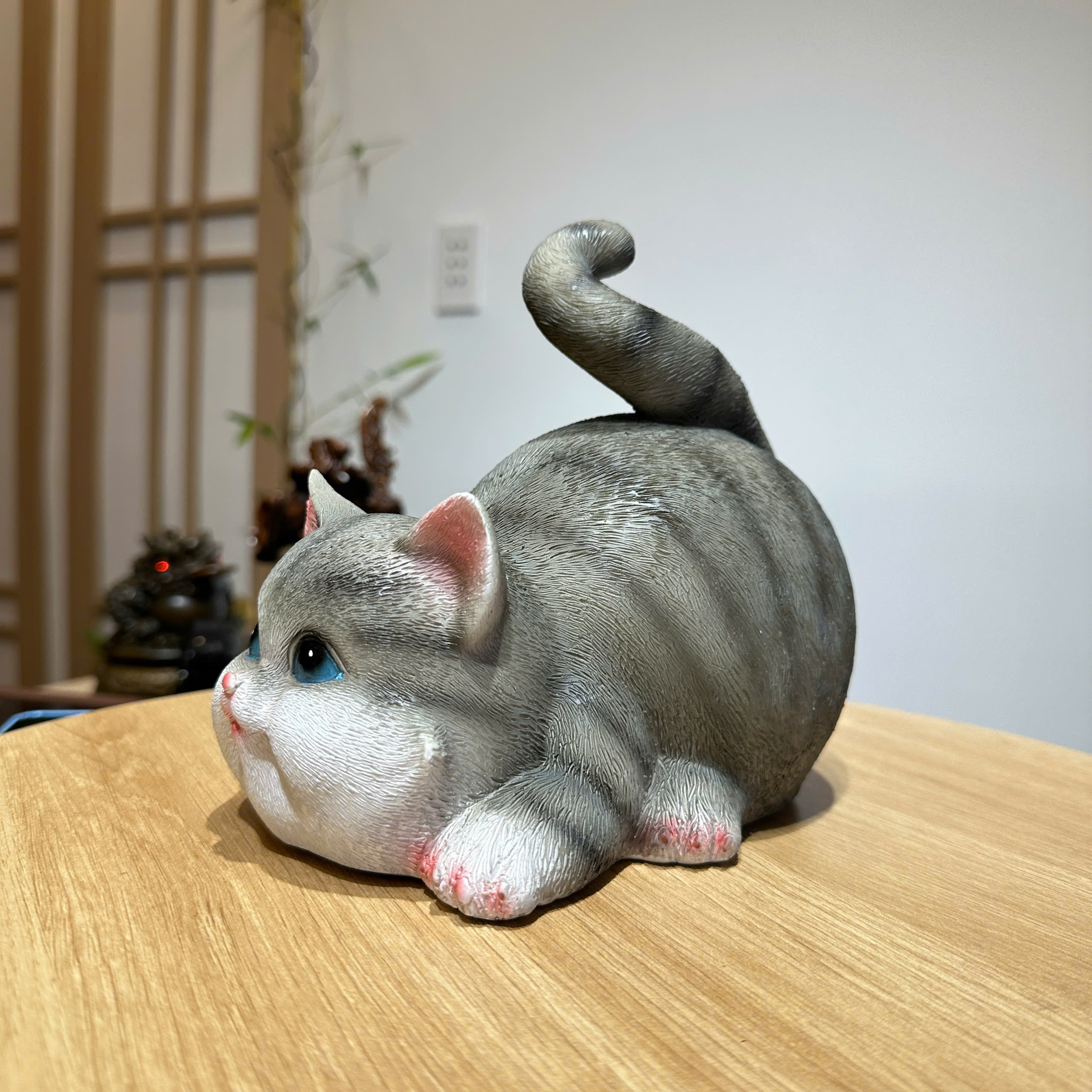 Tượng con mèo vàng mèo xám bột đá đúc trang trí, quà tặng tuổi mão decor tân gia khai trương sinh nhật