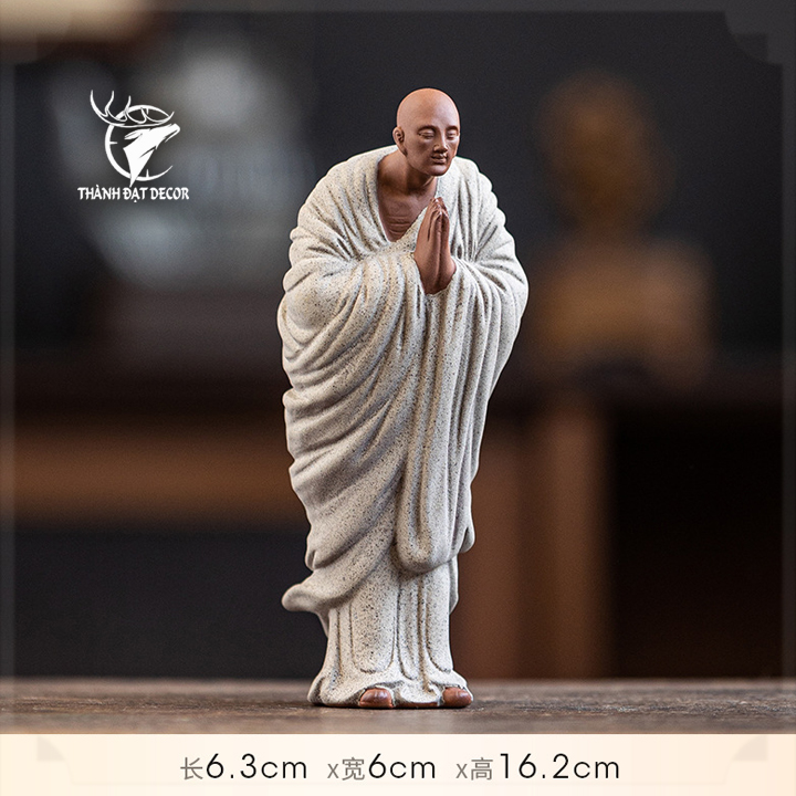 Tượng Gốm Tử Sa Tăng nhân Nhà sư bái phật , Tượng Tu sĩ thành tâm hướng phật Trang Trí Tiểu Cảnh Gỗ Lũa Bàn Trà