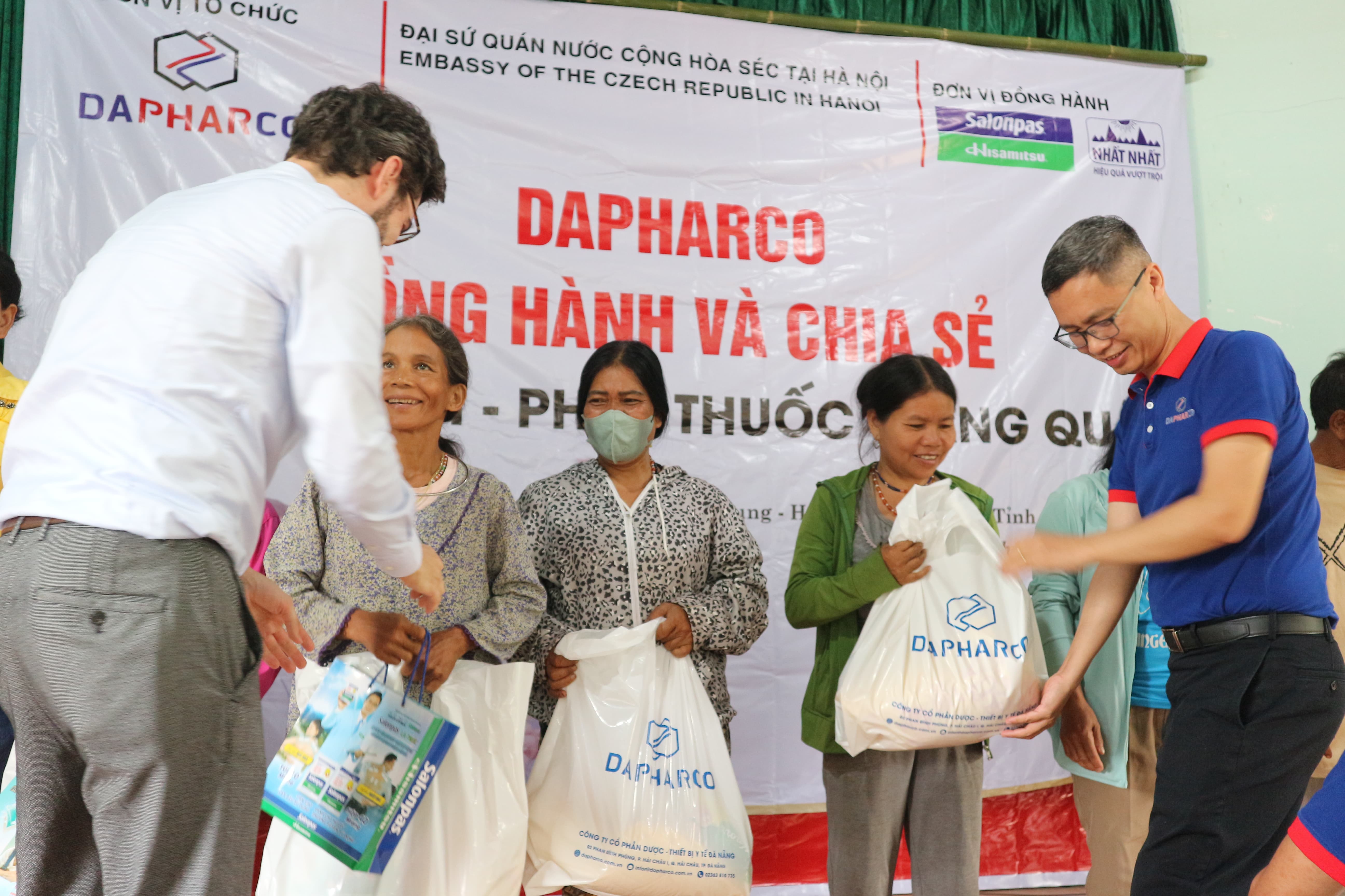 CHƯƠNG TRÌNH TỪ THIỆN “DAPHARCO ĐỒNG HÀNH VÀ CHIA SẺ” TẠI XÃ ZA HUNG, HUYỆN ĐÔNG GIANG, TỈNH QUẢNG NAM