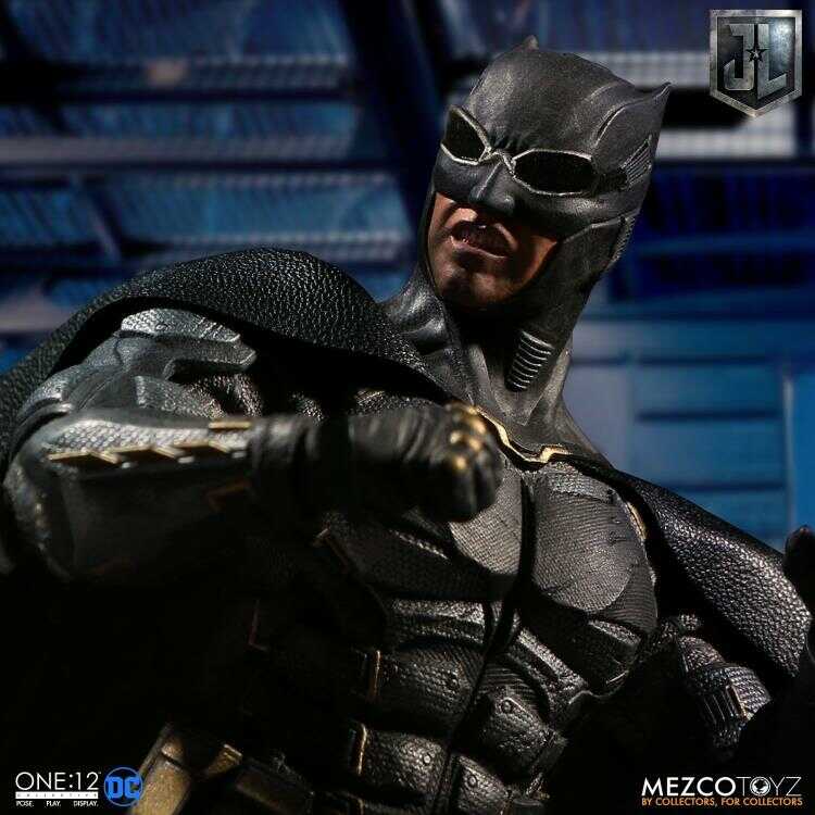 Mezco: Batman Tactical suit