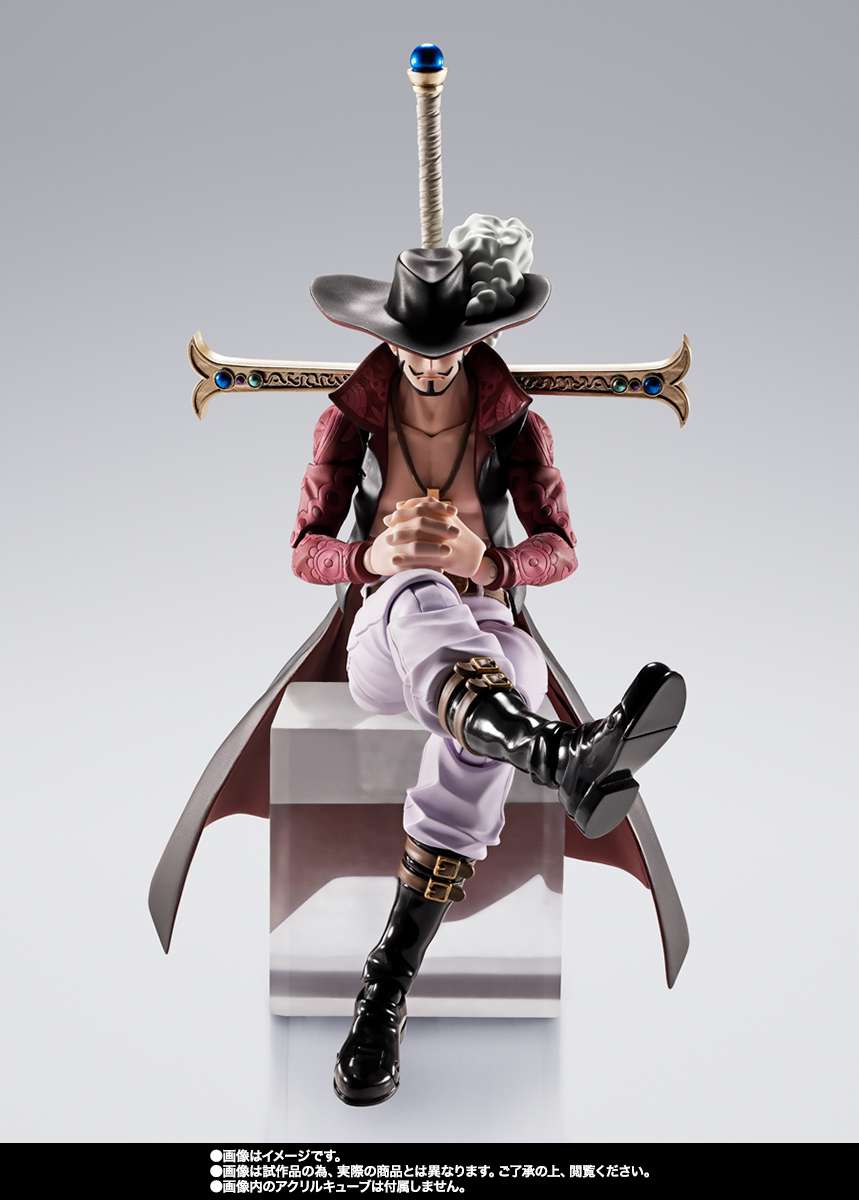 S.H.Figuarts One Piece: Dracule Mihawk -Hawkeye-