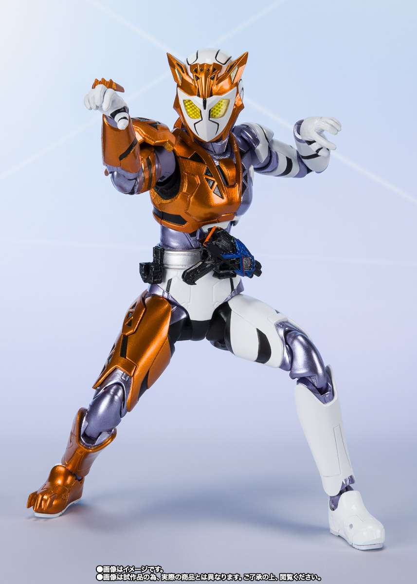 S.H.Figuarts: Kamen Rider Valkyrie Rushing Cheetah