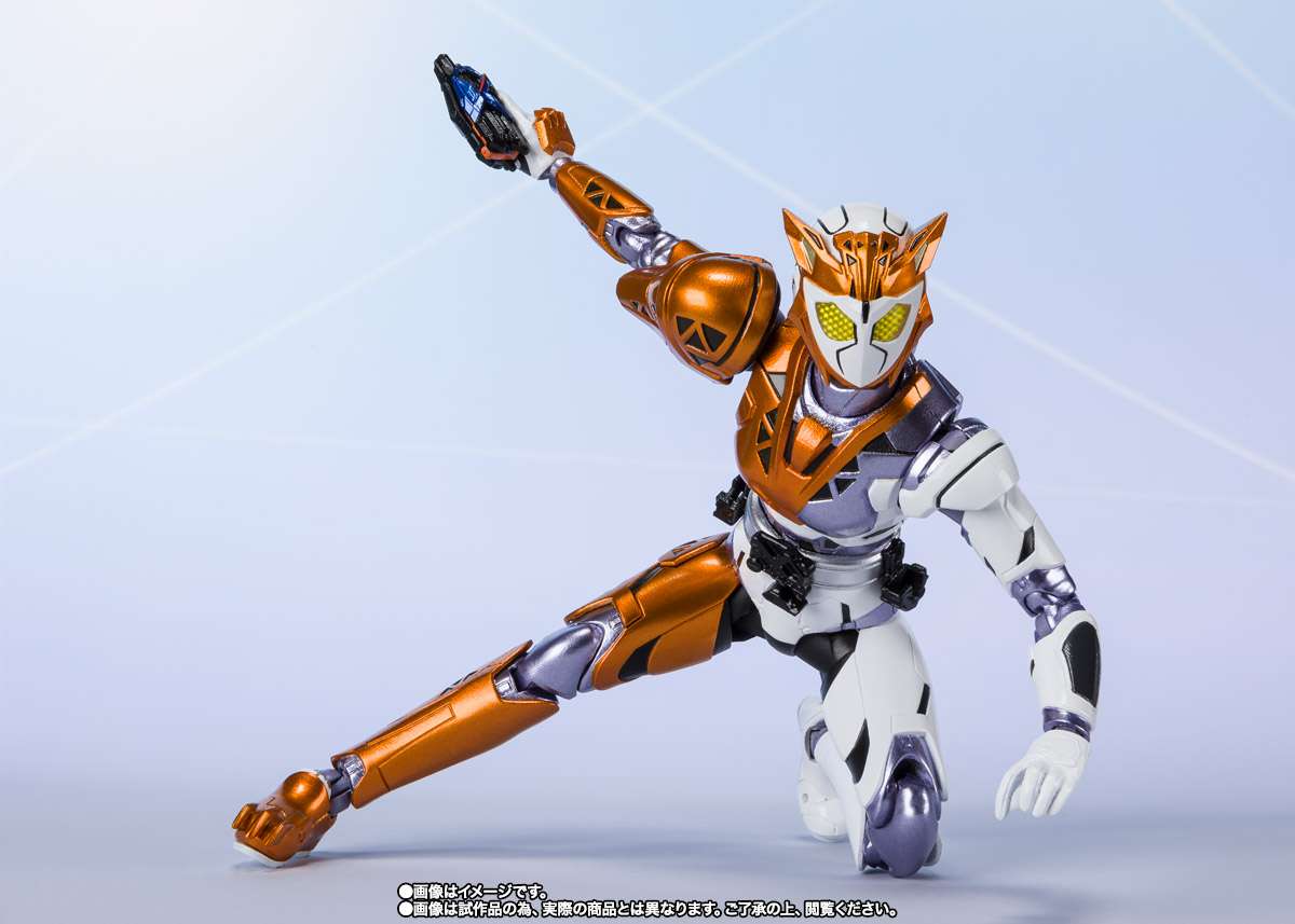 S.H.Figuarts: Kamen Rider Valkyrie Rushing Cheetah
