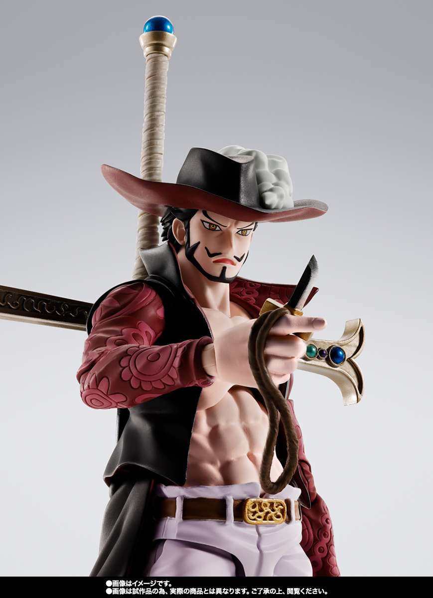S.H.Figuarts One Piece: Dracule Mihawk -Hawkeye-