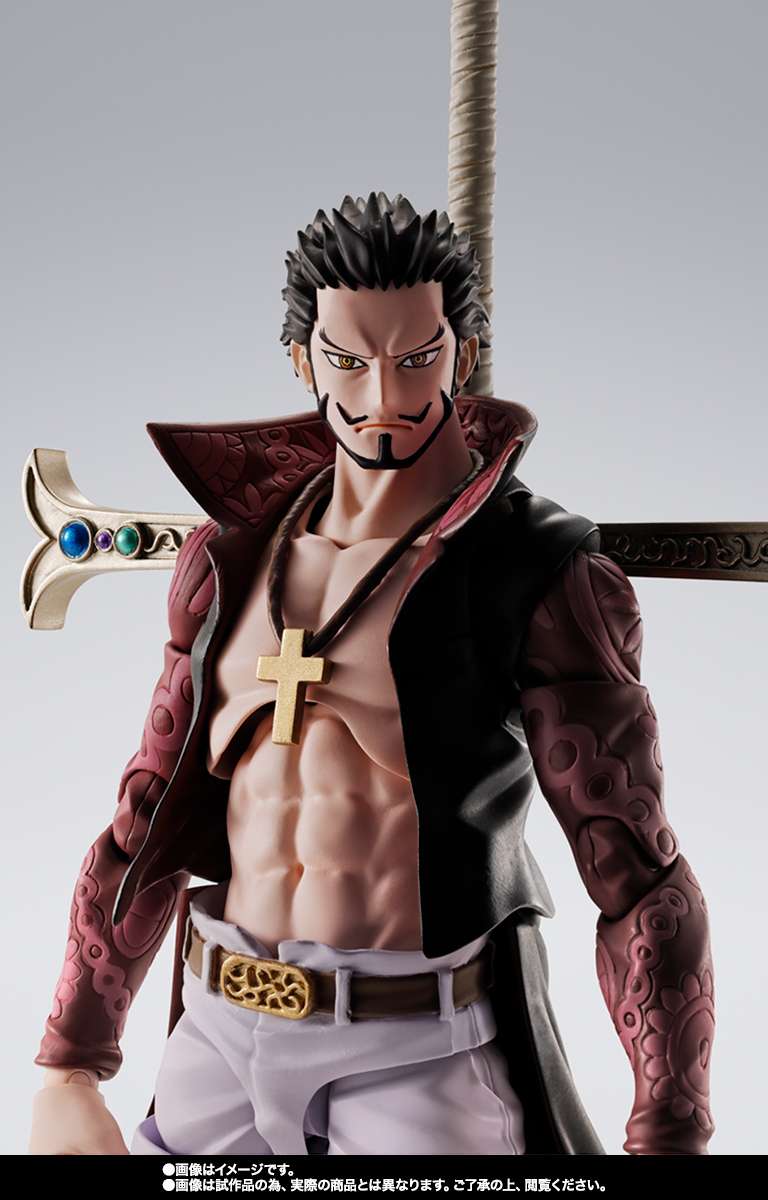 S.H.Figuarts One Piece: Dracule Mihawk -Hawkeye-