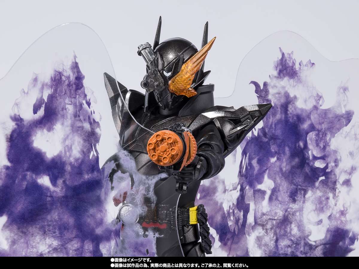 S.H.Figuarts: Kamen Rider Build Rabbit Tank Hazard form (Heisei Generations Edition)