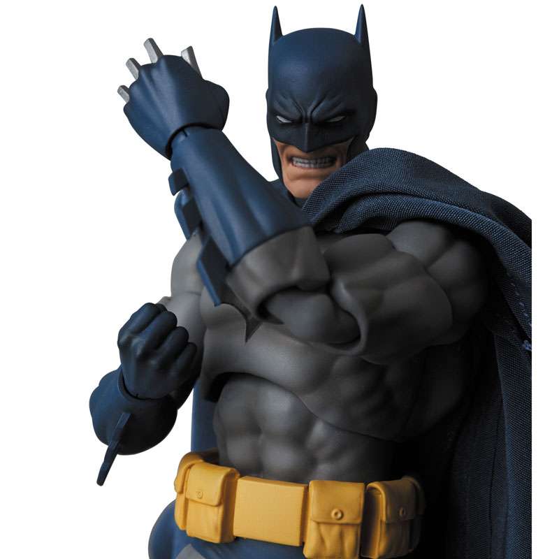 Mafex 105: Mafex Batman (Hush ver.) (tái bản)
