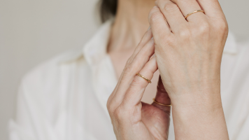 Bí Quyết Chọn Trang Sức Phù Hợp Với Lứa Tuổi: Nâng Tầm Phong Cách & Khẳng Định Cá Tính