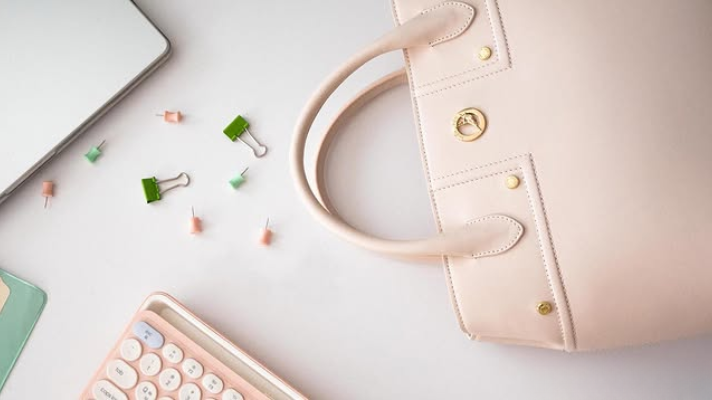 Cách Làm Sạch Túi Da: Bí Quyết Giữ Túi Da Luôn Mới Mẻ và Sang Trọng