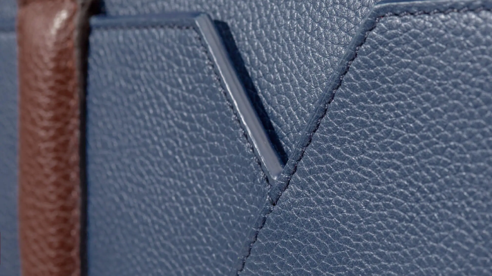 Tìm Hiểu Về Da Bò Cao Cấp Của Ý: Đặc Điểm Và Cách Nhận Biết