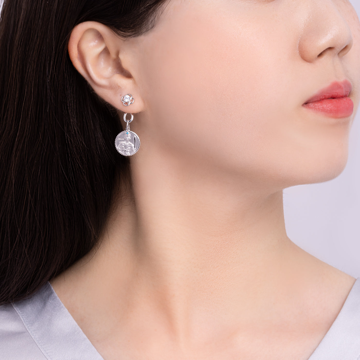 Khuyên tai móc charm - màu bạc (Ruyi Charm Hoop)