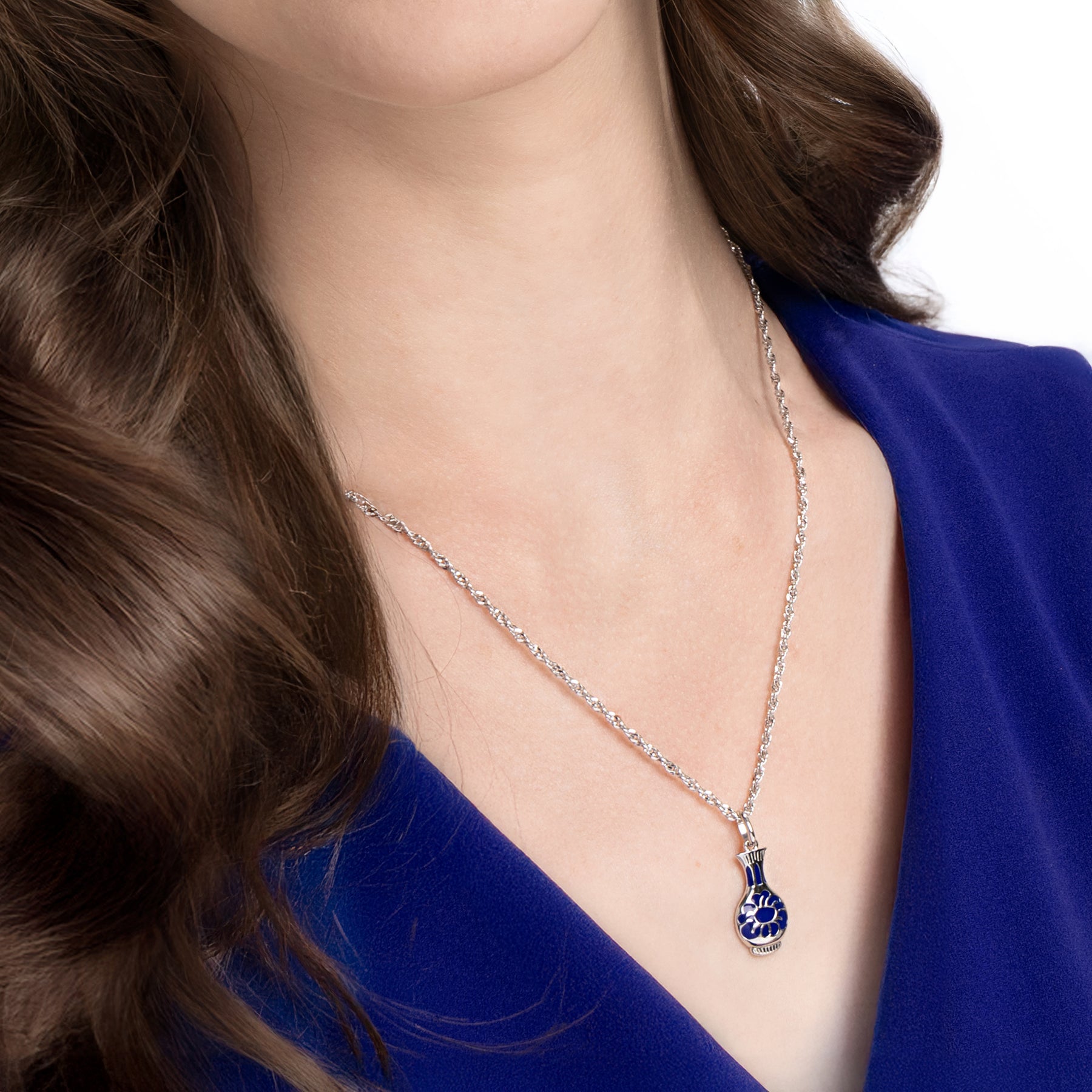 Charm Vũ Điệu Đội Bình - Bạc