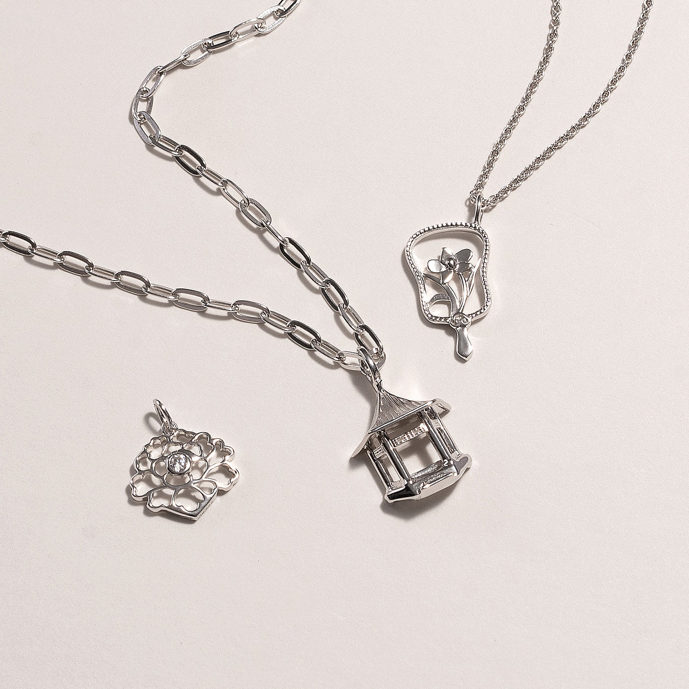 Charm Hoa Nhà Đường - Bạc - Đá trắng