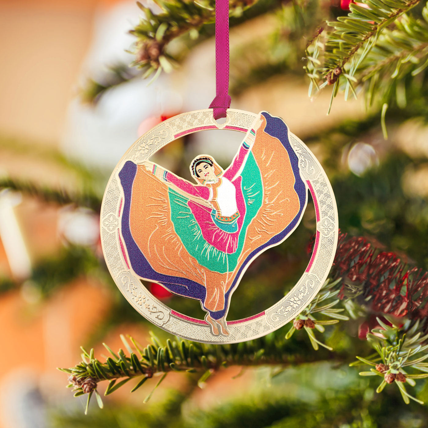 Vật treo trang trí Vũ Điệu Dân Tộc Di