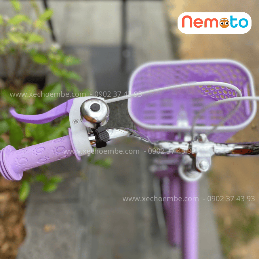 Xe Đạp Bé Gái Xinh Xắn Shukyo Kitty size 18inch  Có Giỏ Và Yên Sau