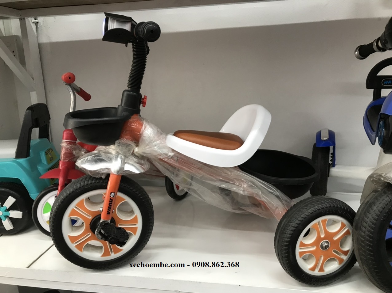 XE ĐẠP BA BÁNH, ĐÈN, NHẠC, KHUNG SƯỜN KIM LOẠI CHẮC CHẮN