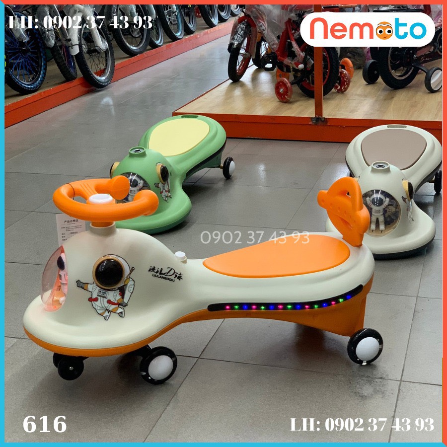 Xe Lắc Phi Hành Gia Có Đèn Nhạc Ngộ Nghĩnh - Cao Cấp Cho Bé Cưng - Màu Ngẫu Nhiên 616