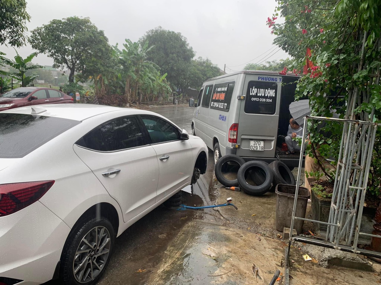 THAY VÁ LỐP, ẮC QUY  LƯU ĐỘNG TP VINH