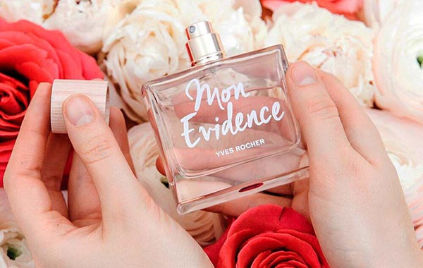 Cách chọn nước hoa mùa hè phù hợp công sở