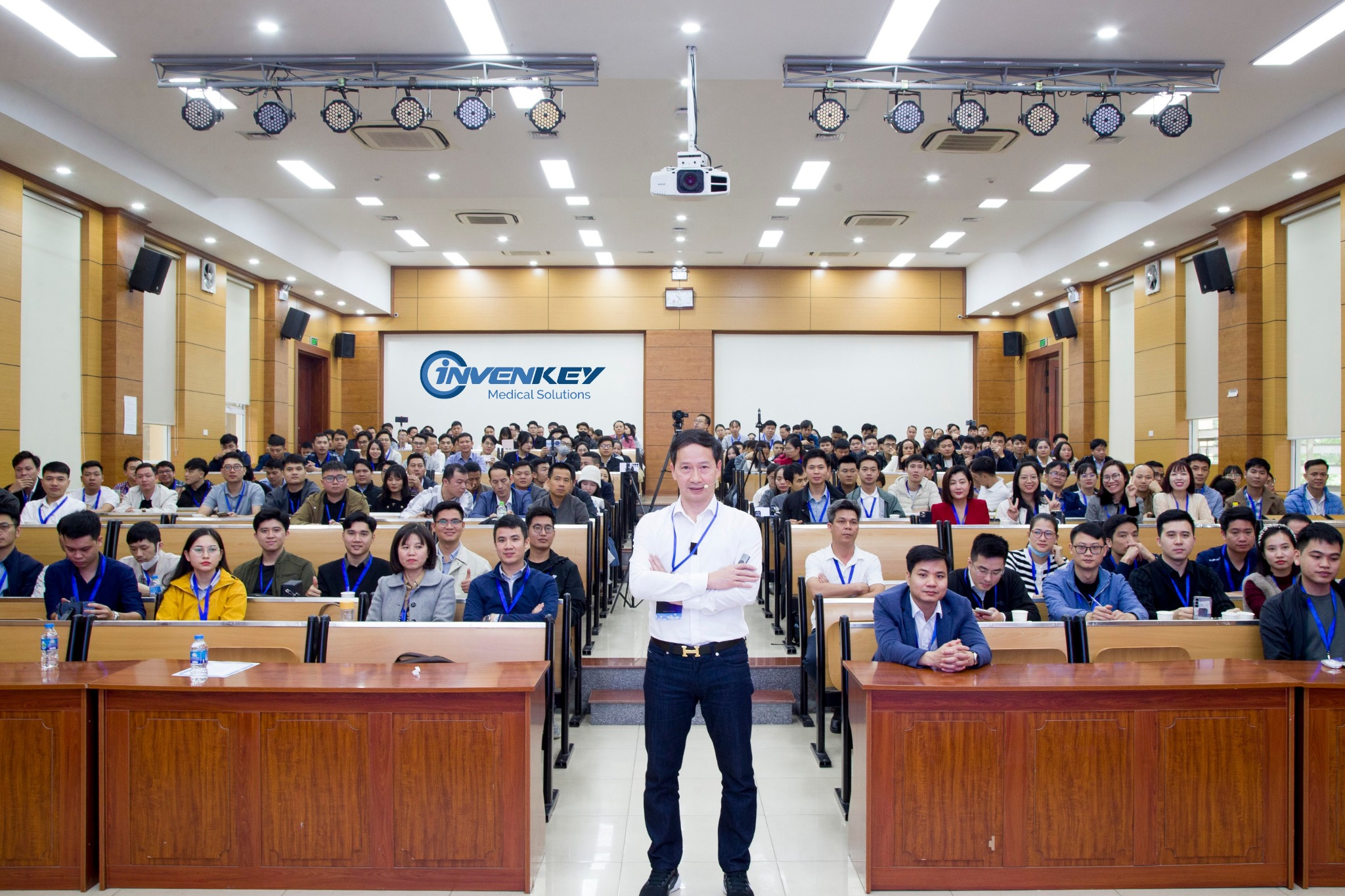 Tổng kết hội thảo: Giải pháp cho ca nhổ răng khó – Implant cho xương xốp – Nâng xoang hạn chế ghép xương PGS.TS. Nguyễn Phú Thắng