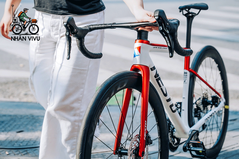 Trọng Lượng Của Xe Đạp Đua Bao Nhiêu?