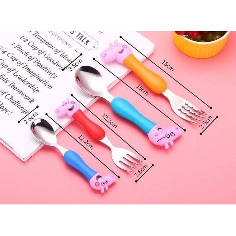 Bộ 4 Món Thìa Dĩa Inox Xuất Nhật Dành Cho Trẻ Em Ăn Dặm Có Cán Nhựa Pp An Toàn Tạo Hình Heo Pepa Cực Cute