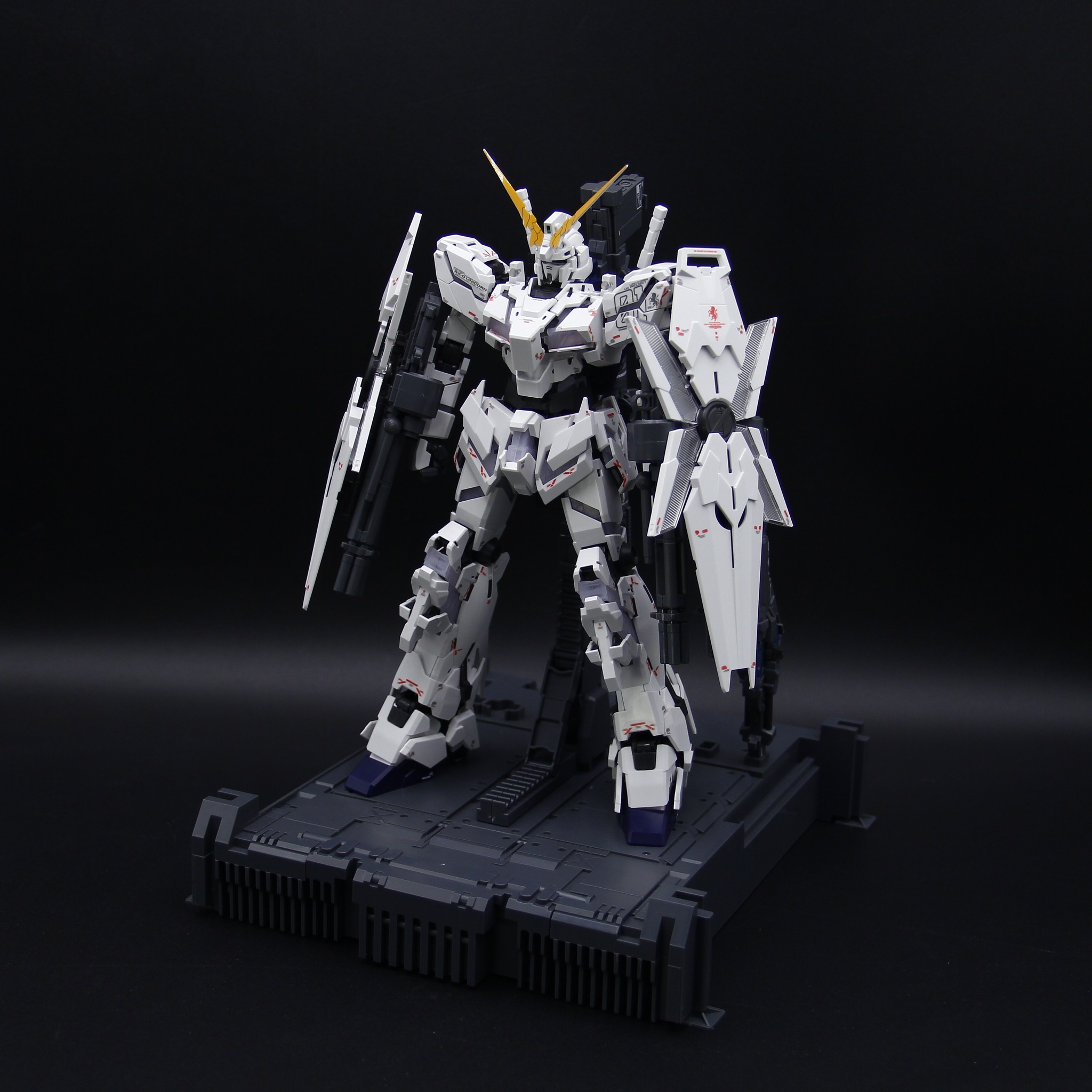 Đặt trước MGEX Unicorn Gundam 2201- Tặng kèm led và bộ base lớn - Về vào khoảng đầu tháng 10