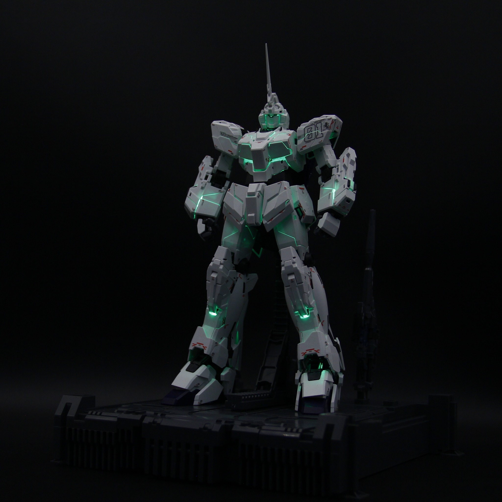 Đặt trước MGEX Unicorn Gundam 2201- Tặng kèm led và bộ base lớn - Về vào khoảng đầu tháng 10