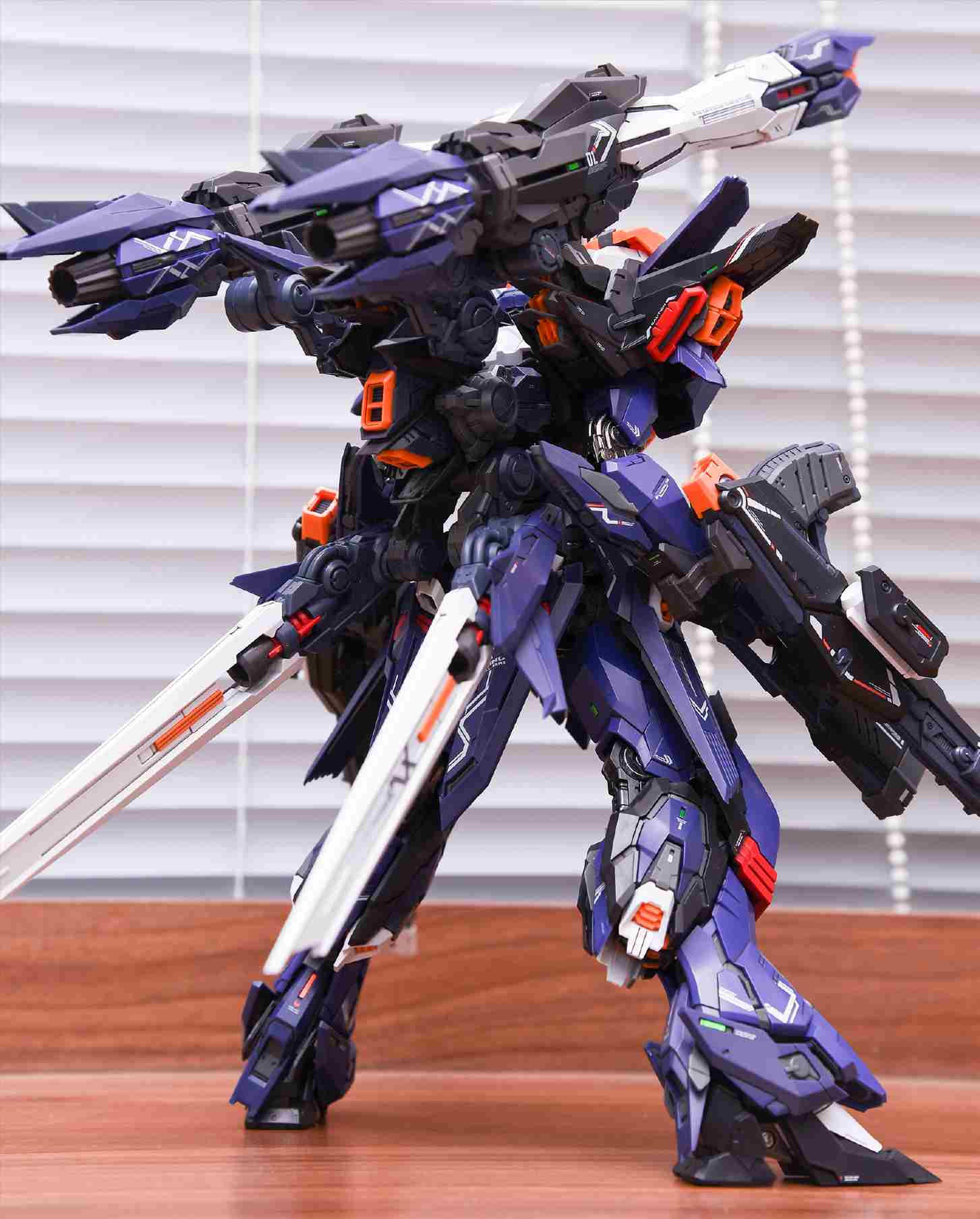 Mô hình lắp ráp Ruling Type 01. Full Armed Battlemachine 1/100 In ERA+