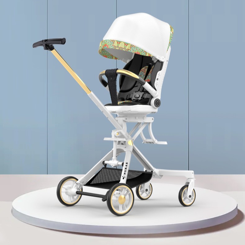 Tại sao mẹ nên lựa chọn xe đẩy gấp gọn cho bé?