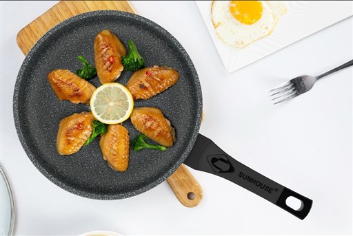 Nên chọn mua chảo đá hay chảo chống dính cho gia đình