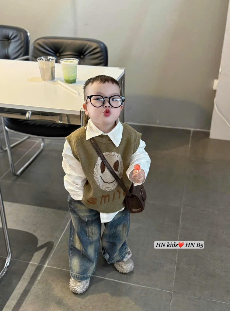 T276-Set sơ mi gile nâu mặt cười quần jean