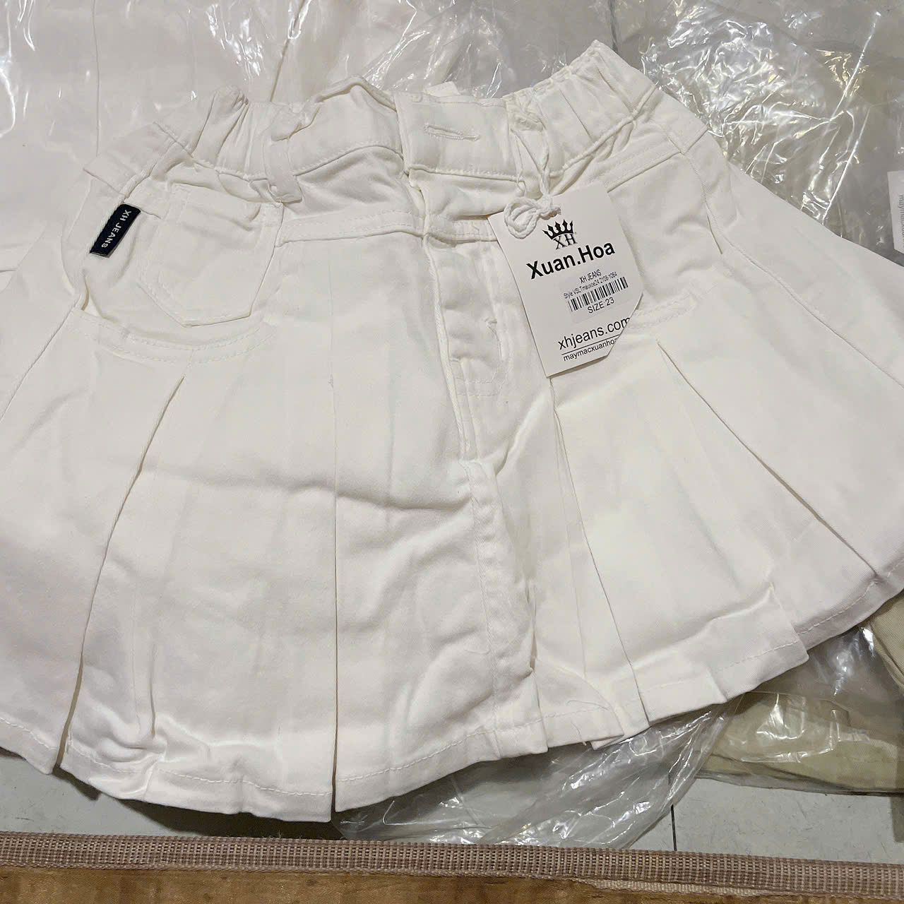 V432-Chân váy kaki xếp ly xoè (22.40kg)