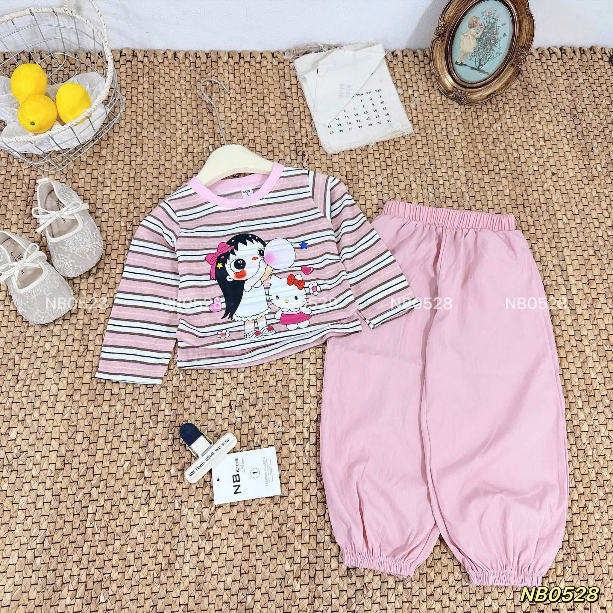 G926-Set giấy kẻ bé bóng bay hồng (08.24kg)