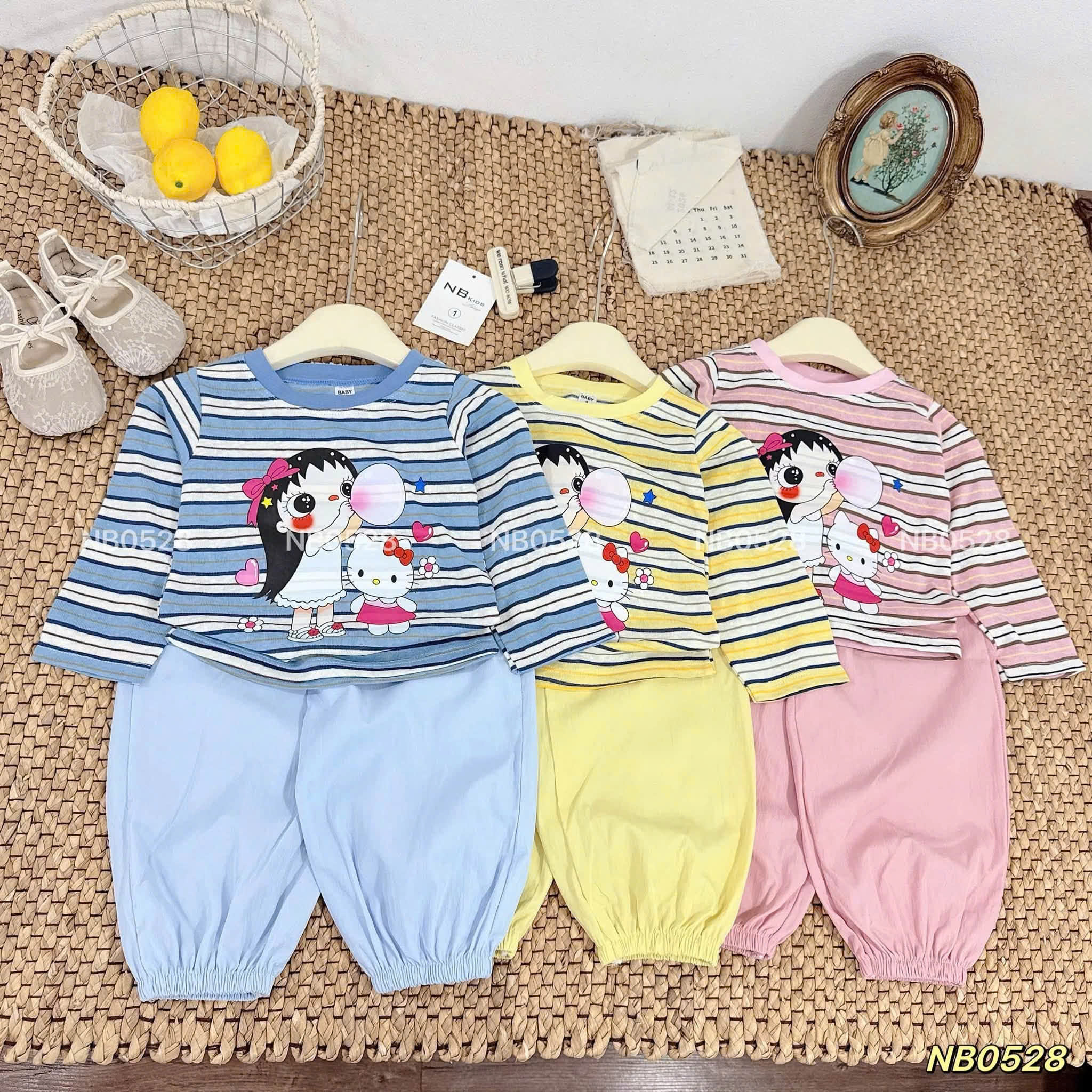 G926-Set giấy kẻ bé bóng bay hồng (08.24kg)