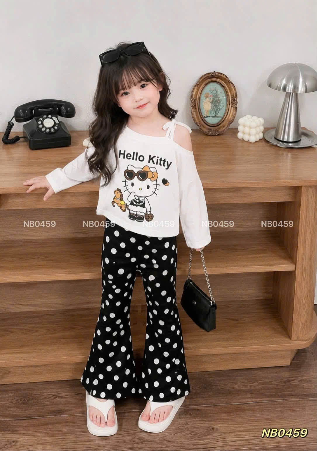 G928-Set áo Kitty lệch quần bi loe đen (11.30kg)